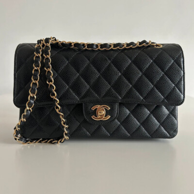 CHANEL SAC TIMELESS 25 CM MEDIUM NOIR BIJOUTERIE DOREE. CUIR CAVIAR GRAINE. SAC DE LUXE DE SECONDE MAIN AUTHENTIQUE. CERTIFICAT ENTRUPY.