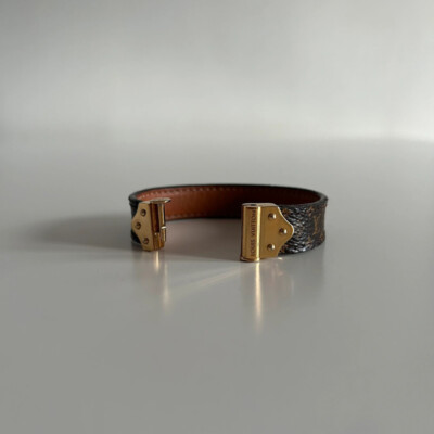 LOUIS VUITTON bracelet nano monogram. LUXE DE SECONDE MAIN AUTHENTIQUE