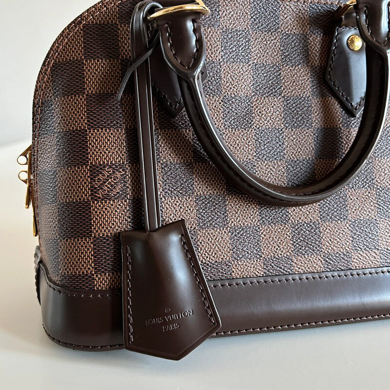 LOUIS VUITTON ALMA BB DAMIER EBENE FULL SET. AUTHENTIQUE SAC DE LUXE DE SECONDE MAIN CERTIFICAT D'AUTHENTICITE ENTRUPY. SAC D'OCCASION LV