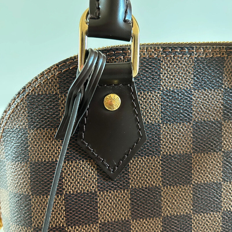 LOUIS VUITTON ALMA BB DAMIER EBENE FULL SET. AUTHENTIQUE SAC DE LUXE DE SECONDE MAIN CERTIFICAT D'AUTHENTICITE ENTRUPY. SAC D'OCCASION LV