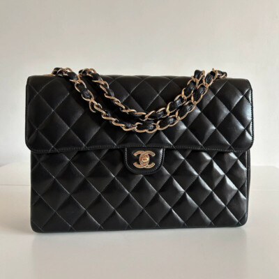 Chanel sac jumbo vintage en cuir lisse bijouterie dorée. Authentique sac de luxe d'occasion certificat d'authenticité entrupy. Sac de luxe de seconde main pas cher.