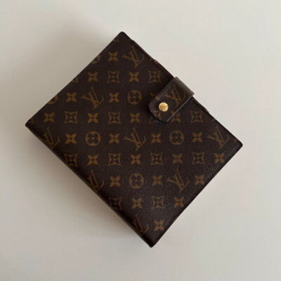 LOUIS VUITTON COUVERTURE POUR AGEDA GM MONOGRAM. SAC DE LUXE DE SECONDE MAIN AUTHENTIQUE ENTRUPY. SAC D'OCCASION PAS CHER CERTIFICAT D'AUTHENTICITE.