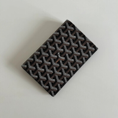 Couverture pour passeport goyard en toile goyardine. Porte-cates GM d'occasion pas cher. Luxe de seconde main authentique, certificat d'authenticité entrupy