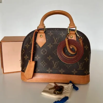 LOUIS VUITTON sac alma bb monogram Les Trésors de Djen sac de seconde main de luxe authentique