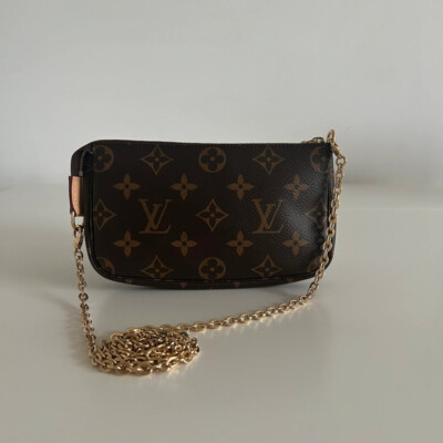 LOUIS VUITTON POCHETTE ACCESSOIRES MINI MONOGRAM. LUXE DE SECONDE MAIN AUTHENTIQUE. CERTIFICAT D'AUTHENTICITE ENTRUPY