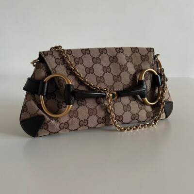 GUCCI SAC HORSEBIT MINI EN TOILE MONOGRAM. SAC DE LUXE DE SECONDE MAIN AUTHENTIQUE ENTRUPY. SAC DE LUXE D'OCCASION PAS CHER.