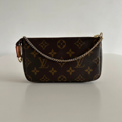 LOUIS VUITTON POCHETTE ACCESSOIRES MEDIUM MONOGRAM. LUXE DE SECONDE MAIN AUTHENTIQUE. SAC A MAIN D'OCCASION PAS CHER AUTHENTIQUE. CERTIFICAT D'AUTHENTICITE ENTRUPY