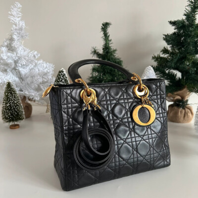 Sac lady dior en cuir cannage noir finitions dorées. luxe de seconde main authentique certificat d'authenticité Entrupy. Sac de luxe d'occasion pas cher