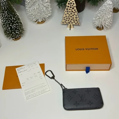 Pochette clés Louis Vuitton en toile monogram eclipse reverse. LUXE DE SECONDE MAIN AUTHENTIQUE. SAC D'OCCASION FULL SET