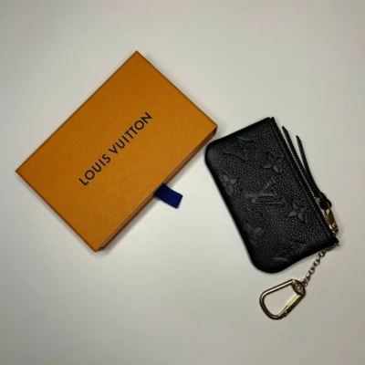 Louis vuitton pochettes clés en cuir monogram empreinte noir 1