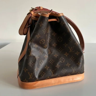 Louis Vuitton Noé PM monogram. LUXE DE SECONDE MAIN AUTHENTIQUE CERTIFICAT D'AUTHENTICITE ENTRUPY. SAC DE LUXE D'OCCASION PAS CHER.