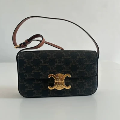 Celine sac claude en toile triomphe. Sac de luxe de seconde main authentique. Sac d'occasion pas cher certificat d'authenticité entrupy