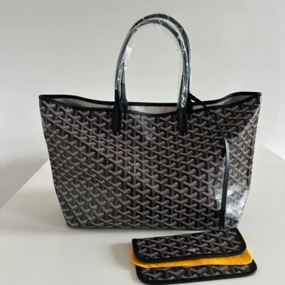 Goyard cabas Saint Louis PM noir. Sac de luxe de seconde main authentique. Sac d'occasion pas cher certificat d'authenticité entrupy