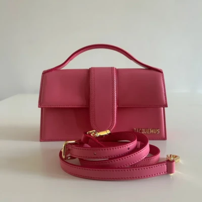 Jacquemus sac le grand bambino en cuir rose. Sac de luxe de seconde main authentique. Sac d'occasion pas cher entrupy