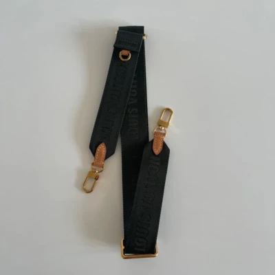 Louis Vuitton badoulière reglable kaki. SAC DE LUXE DE SECONDE MAIN AUTHENTIQUE CERTIFICAT D'AUTHENTICITE ENTRUPY. SAC DE LUXE D'OCCASION PAS CHER
