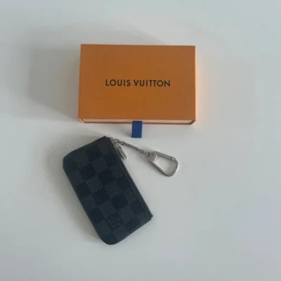 LOUIS VUITTON SAC DE LUXE DE SECONDE MAIN AUTHENTIQUE CERTIFICAT D'AUTHENTICITE ENTRUPY. SAC DE LUXE D'OCCASION PAS CHER