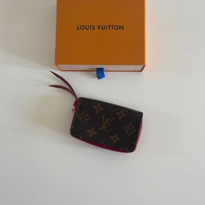 Louis Vuitton porte-monnaie zippy monogram pivoine Les trésors de djen boutique de sac de luxe authentique et comme neuf