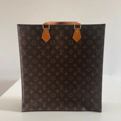 Louis Vuitton sac plat authentique. SAC DE LUXE DE SECONDE MAIN AUTHENTIQUE CERTIFICAT D'AUTHENTICITE ENTRUPY. SAC DE LUXE D'OCCASION PAS CHER