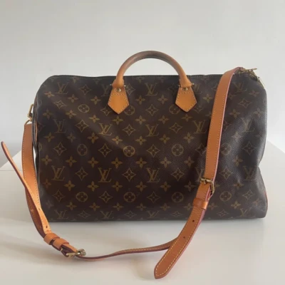 Louis Vuitton speedy 40 monogram bandoulière. SAC DE LUXE DE SECONDE MAIN AUTHENTIQUE CERTIFICAT D'AUTHENTICITE ENTRUPY. SAC DE LUXE D'OCCASION PAS CHER.