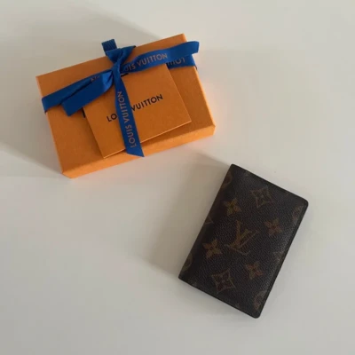 Louis Vuitton organizer de poche monogram. SAC DE LUXE DE SECONDE MAIN AUTHENTIQUE CERTIFICAT D'AUTHENTICITE ENTRUPY. SAC DE LUXE D'OCCASION PAS CHER. PETITE MAROQUINERIE