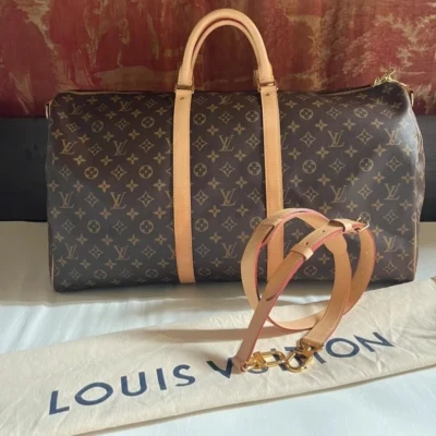 Louis Vuitton keepall 55 bandoulière monogram. SAC DE LUXE DE SECONDE MAIN AUTHENTIQUE CERTIFICAT D'AUTHENTICITE ENTRUPY. SAC DE LUXE D'OCCASION PAS CHER.