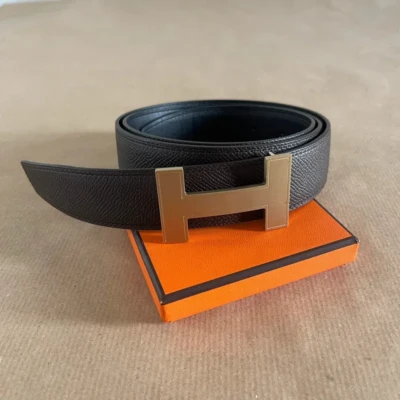 Hermès ceinture Constance 90 en cuir réversible. SAC DE LUXE DE SECONDE MAIN AUTHENTIQUE CERTIFICAT D'AUTHENTICITE ENTRUPY. SAC DE LUXE D'OCCASION PAS CHER.