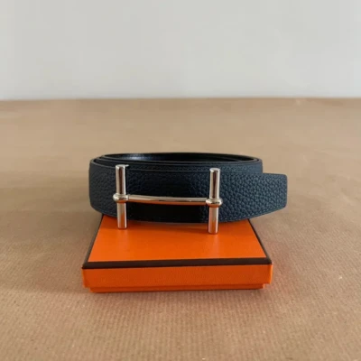Hermes ceinture H d'ancre en cuir 95 cm . SAC DE LUXE DE SECONDE MAIN AUTHENTIQUE CERTIFICAT D'AUTHENTICITE ENTRUPY. SAC DE LUXE D'OCCASION PAS CHER.