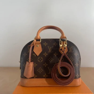 Louis Vuitton Alma BB monogram. SAC DE LUXE DE SECONDE MAIN AUTHENTIQUE CERTIFICAT D'AUTHENTICITE ENTRUPY. SAC DE LUXE D'OCCASION PAS CHER.
