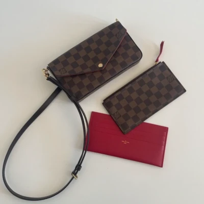 Louis Vuitton pochette Felicie en toile ébène. SAC DE LUXE DE SECONDE MAIN AUTHENTIQUE CERTIFICAT D'AUTHENTICITE ENTRUPY. SAC DE LUXE D'OCCASION PAS CHER.