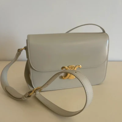 Celine sac triomphe classique en cuir beige sac de luxe de seconde main authentique. certificat d'authenticité entrupy
