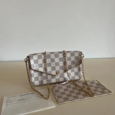 Louis Vuitton Félicie en toile damier azur. SAC DE LUXE DE SECONDE MAIN AUTHENTIQUE CERTIFICAT D'AUTHENTICITE ENTRUPY. SAC DE LUXE D'OCCASION PAS CHER.
