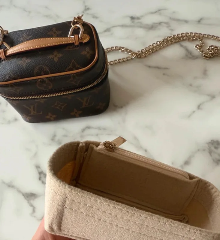 Louis Vuitton Nice nano en toile monogram. SAC DE LUXE DE SECONDE MAIN AUTHENTIQUE CERTIFICAT D'AUTHENTICITE ENTRUPY. SAC DE LUXE D'OCCASION PAS CHER.