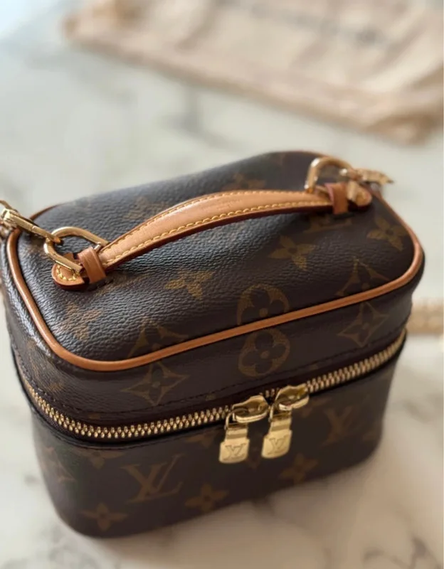 Louis Vuitton Nice nano en toile monogram. SAC DE LUXE DE SECONDE MAIN AUTHENTIQUE CERTIFICAT D'AUTHENTICITE ENTRUPY. SAC DE LUXE D'OCCASION PAS CHER.