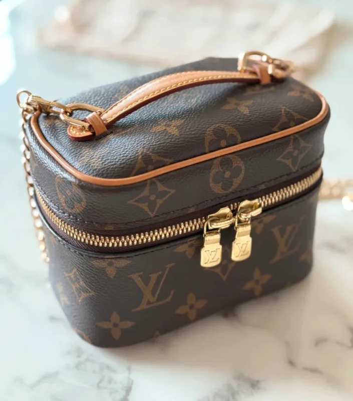 Louis Vuitton Nice nano en toile monogram. SAC DE LUXE DE SECONDE MAIN AUTHENTIQUE CERTIFICAT D'AUTHENTICITE ENTRUPY. SAC DE LUXE D'OCCASION PAS CHER.