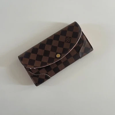 Louis Vuitton portefeuille Caissa damier ébène. sac et petite maroquinerie de luxe de seconde main authentique. certificat d'authenticité entrupy