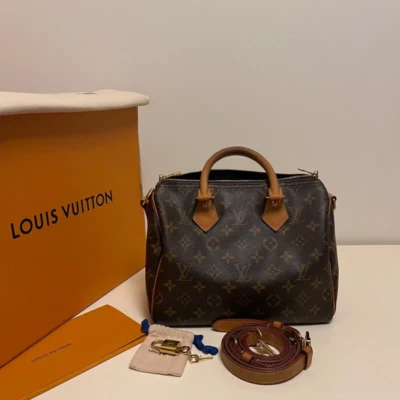 Louis Vuitton speedy 25 monogram bandoulière. SAC DE LUXE DE SECONDE MAIN AUTHENTIQUE CERTIFICAT D'AUTHENTICITE ENTRUPY. SAC DE LUXE D'OCCASION PAS CHER.
