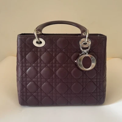DIOR sac lady en cuir cannage bordeaux vintage SAC DE LUXE DE SECONDE MAIN AUTHENTIQUE. SAC VINTAGE; LV VINTAGE CERTIFICAT D'AUTHENTICITE ENTRUPY