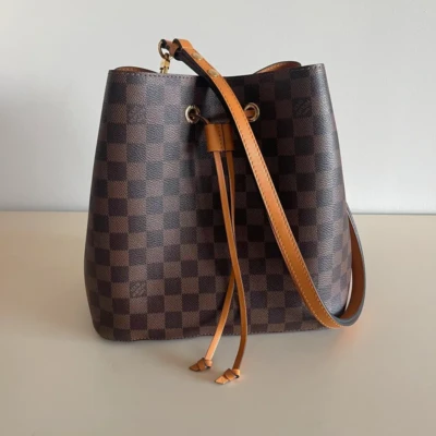 Louis Vuitton Néonoé damier ébène FULL SET SAC DE LUXE DE SECONDE MAIN AUTHENTIQUE CERTIFICAT D'AUTHENTICITE ENTRUPY. SAC DE LUXE D'OCCASION PAS CHER.