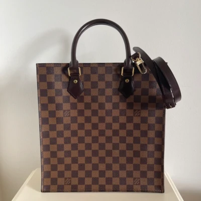 Louis Vuitton sac plat bandoulière damier ébène SAC DE LUXE DE SECONDE MAIN AUTHENTIQUE CERTIFICAT D'AUTHENTICITE ENTRUPY. SAC DE LUXE D'OCCASION PAS CHER.