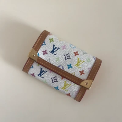 Louis Vuitton petit portefeuille monogram multicolore portefeuille DE LUXE DE SECONDE MAIN AUTHENTIQUE CERTIFICAT D'AUTHENTICITE ENTRUPY. SAC DE LUXE D'OCCASION PAS CHER. portefeuille takashi murakami multicolore