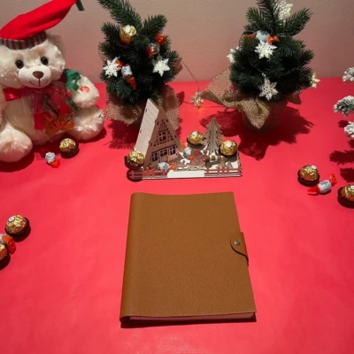 Hermès couverture de cahier Ulysse GM. LUXE DE SECONDE MAIN AUTHENTIQUE CERTIFICAT D'AUTHENTICITE ENTRUPY. SAC DE LUXE D'OCCASION PAS CHER.