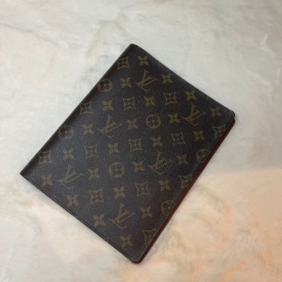 Louis Vuitton couverture pour agenda de bureau vintage LUXE DE SECONDE MAIN AUTHENTIQUE CERTIFICAT D'AUTHENTICITE ENTRUPY. SAC DE LUXE D'OCCASION PAS CHER.