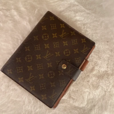 Louis Vuitton couverture pour agenda GM vintage LUXE DE SECONDE MAIN AUTHENTIQUE CERTIFICAT D'AUTHENTICITE ENTRUPY. SAC DE LUXE D'OCCASION PAS CHER. PETITE MAROQUINERIE DE LUXE