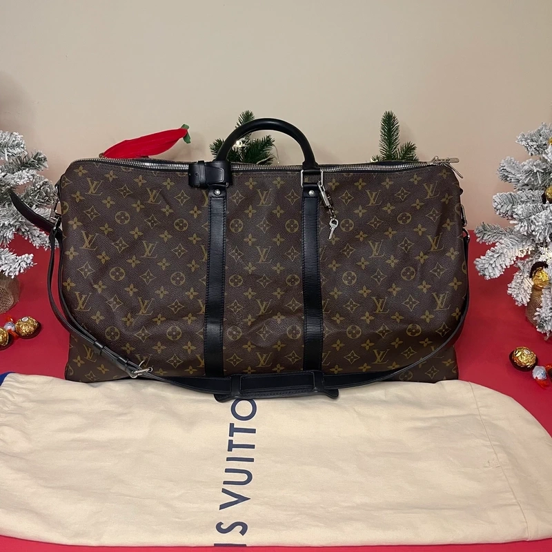 Louis Vuitton keepall bandoulière 55 monogram macassar. SAC DE LUXE DE SECONDE MAIN AUTHENTIQUE CERTIFICAT D'AUTHENTICITE ENTRUPY. SAC DE LUXE D'OCCASION PAS CHER. SAC DE VOYAGE DE LUXE