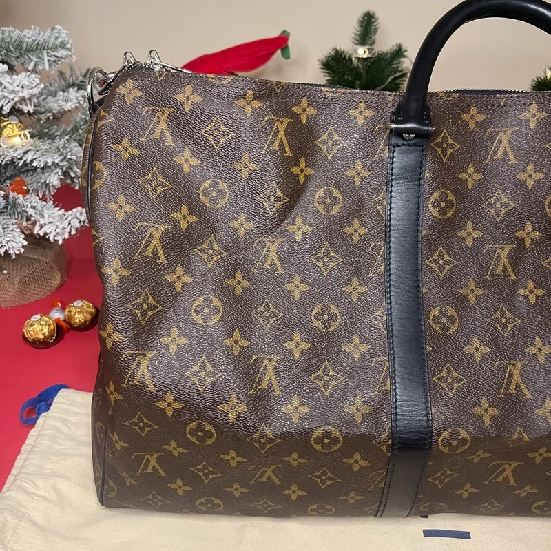 LLouis Vuitton keepall bandoulière 55 monogram macassar. SAC DE LUXE DE SECONDE MAIN AUTHENTIQUE CERTIFICAT D'AUTHENTICITE ENTRUPY. SAC DE LUXE D'OCCASION PAS CHER. SAC DE VOYAGE DE LUXE