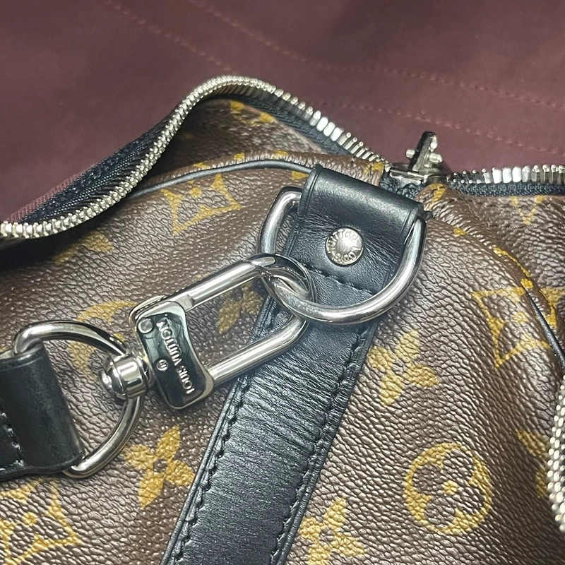 Louis Vuitton keepall bandoulière 55 monogram macassar. SAC DE LUXE DE SECONDE MAIN AUTHENTIQUE CERTIFICAT D'AUTHENTICITE ENTRUPY. SAC DE LUXE D'OCCASION PAS CHER. SAC DE VOYAGE DE LUXE