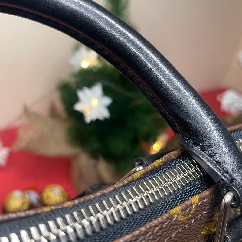 Louis Vuitton keepall bandoulière 55 monogram macassar. SAC DE LUXE DE SECONDE MAIN AUTHENTIQUE CERTIFICAT D'AUTHENTICITE ENTRUPY. SAC DE LUXE D'OCCASION PAS CHER. SAC DE VOYAGE DE LUXE