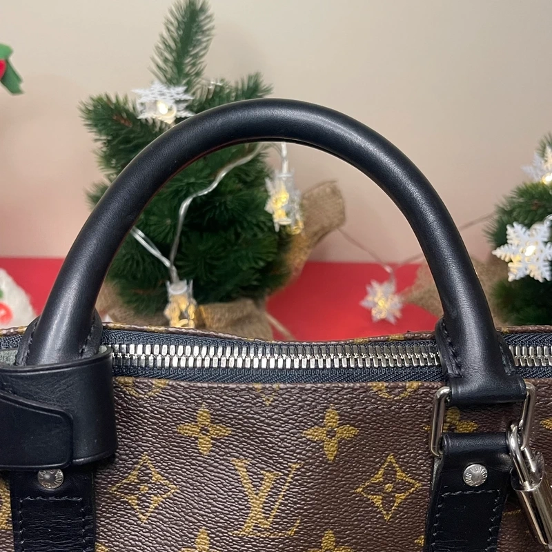 Louis Vuitton keepall bandoulière 55 monogram macassar. SAC DE LUXE DE SECONDE MAIN AUTHENTIQUE CERTIFICAT D'AUTHENTICITE ENTRUPY. SAC DE LUXE D'OCCASION PAS CHER. SAC DE VOYAGE DE LUXE