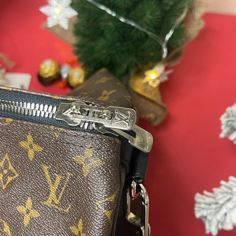 Louis Vuitton keepall bandoulière 55 monogram macassar. SAC DE LUXE DE SECONDE MAIN AUTHENTIQUE CERTIFICAT D'AUTHENTICITE ENTRUPY. SAC DE LUXE D'OCCASION PAS CHER. SAC DE VOYAGE DE LUXE