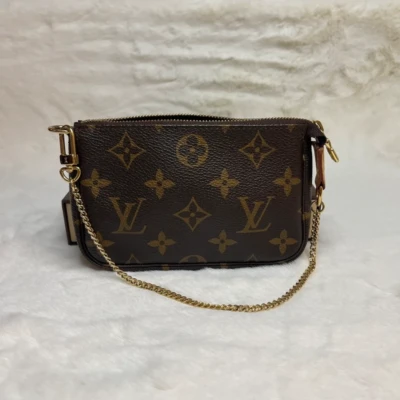 Louis Vuitton mini pochette accessoires monogram LUXE DE SECONDE MAIN AUTHENTIQUE CERTIFICAT D'AUTHENTICITE ENTRUPY. SAC DE LUXE D'OCCASION PAS CHER. LOUIS VUITTON FULL SET